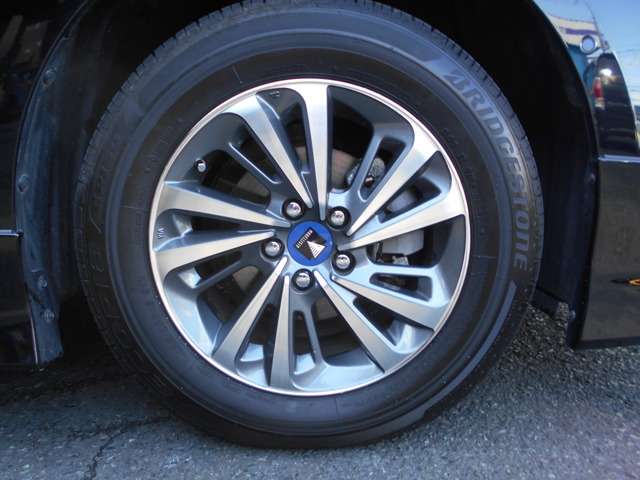 中古車 トヨタ プリウス 1 8 A E Four 4wd モデリスタエアロホイールサンルーフ の中古車詳細 9 000km 黒 京都府 318万円 中古車情報 中古車検索なら 車選びドットコム 車選び Com
