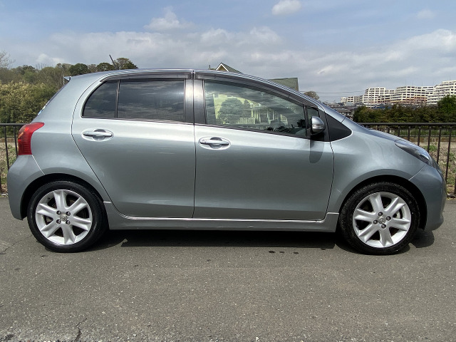 中古車 トヨタ ヴィッツ 1 5 Rs 5速mt 実走行 の中古車詳細 22 500km ミディアムシルバーメタリック 神奈川県 45万円 中古車情報 中古車検索なら 車選びドットコム 車選び Com