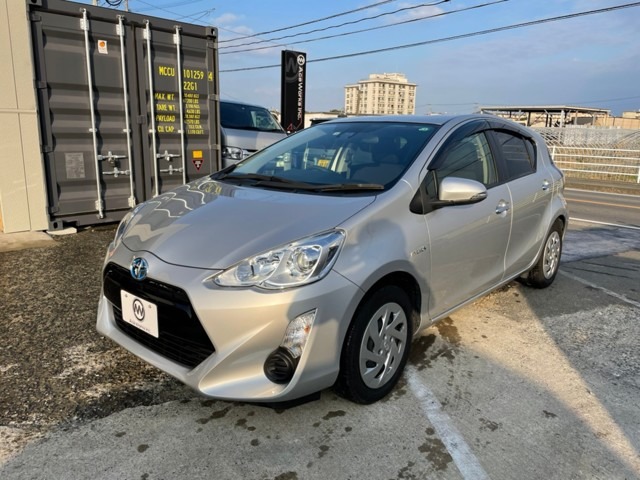 中古車 トヨタ アクア 1 5 S スタイルブラック 純正ナビ Tv バックカメラ Dvd再生 の中古車詳細 16 000km 銀 福岡県 108万円 中古車情報 中古車検索なら 車選びドットコム 車選び Com