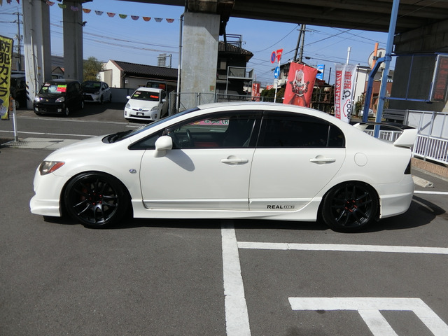 中古車 ホンダ シビックタイプr 2 0 6mt 外品フルエアロ ワーク18aw の中古車詳細 136 000km ホワイト 岡山県 234万円 中古車情報 中古車検索なら 車選びドットコム 車選び Com