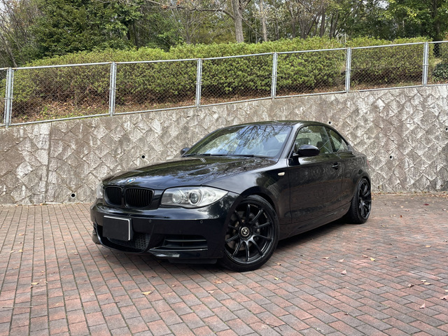 中古車 Bmw 135iクーペ Mスポーツ 6速mt 1オーナー の中古車詳細 46 000km ブラックサファイアメタリック 神奈川県 214 8万円 中古車情報 中古車検索なら 車選びドットコム 車選び Com