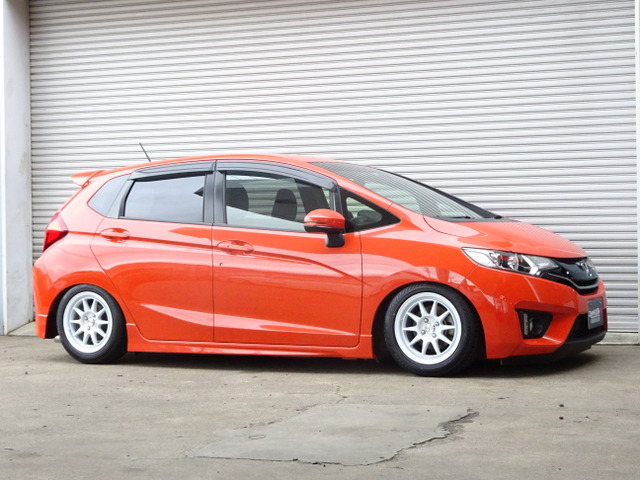 中古車 ホンダ フィット 1 5 Rs 6速mt新品ゼロファマフ Aw車高調 の中古車詳細 800km 純正サンセットオレンジ 奈良県 135万円 中古車情報 中古車検索なら 車選びドットコム 車選び Com