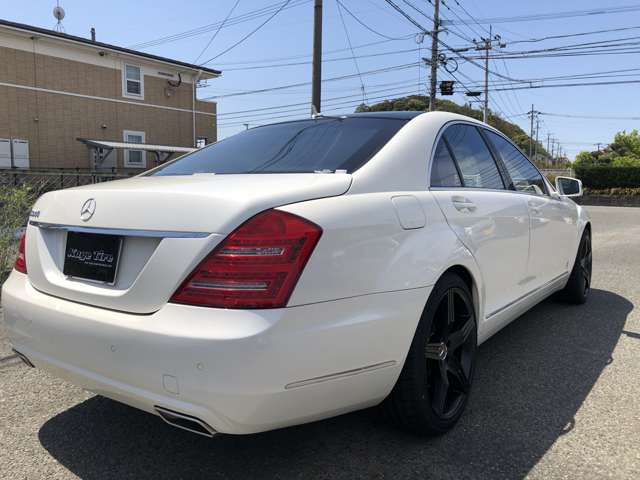 中古車 メルセデス ベンツ S550 インチホイール ルーフラッピング の中古車詳細 84 000km 真珠白 福岡県 178万円 中古車情報 中古車検索なら 車選びドットコム 車選び Com