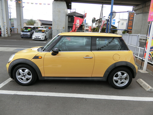 中古車 Bmw ミニ ワン ディーラー車 右ハンドル 純正15aw の中古車詳細 105 000km イエロー 岡山県 29万円 中古車 情報 中古車検索なら 車選びドットコム 車選び Com