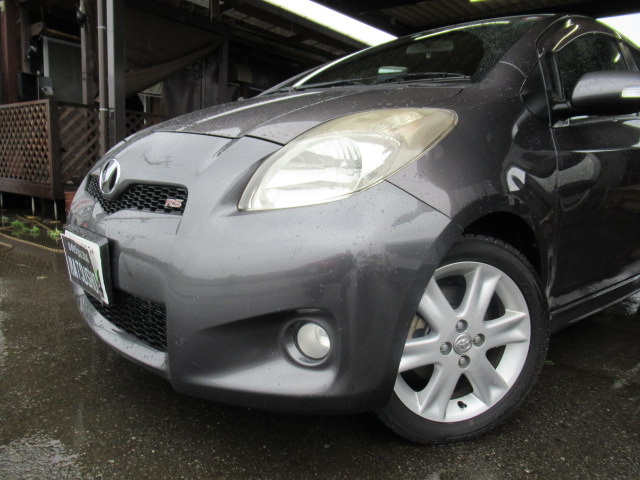 中古車 トヨタ ヴィッツ 1 5 Rs 5速mt の中古車詳細 61 252km グレー 埼玉県 42万円 中古車情報 中古車検索なら 車選びドットコム 車選び Com