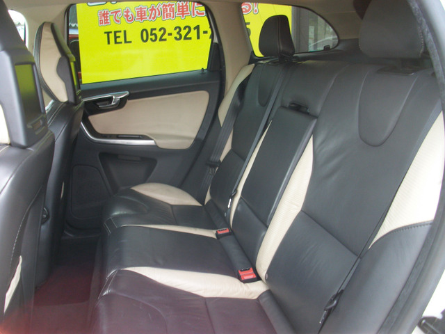 中古車 ボルボ Xc60 T5 Rデザイン レザーシート リアモニター の中古車詳細 93 417km ホワイト 愛知県 119 8万円 中古車情報 中古車検索なら 車選びドットコム 車選び Com