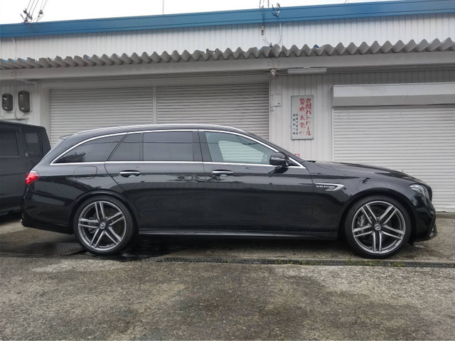 中古車 メルセデス ベンツ Amg E63ワゴン 4マチックプラス 4wd 左ハンドル サンルーフ付き の中古車詳細 7 630km ブラック 大阪府 968万円 中古車情報 中古車検索なら 車選びドットコム 車選び Com