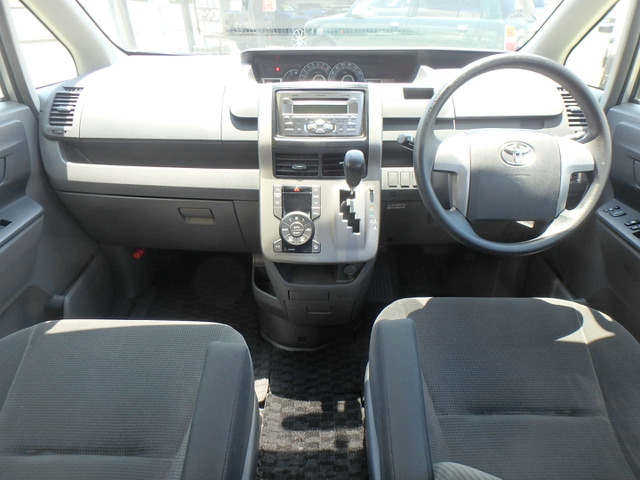 中古車 トヨタ ヴォクシー 2 0 トランスx 車中泊仕様車 5人乗り4ナンバーも可 の中古車詳細 128 808km シルバー 岐阜県 40万円 中古車情報 中古車検索なら 車選びドットコム 車選び Com