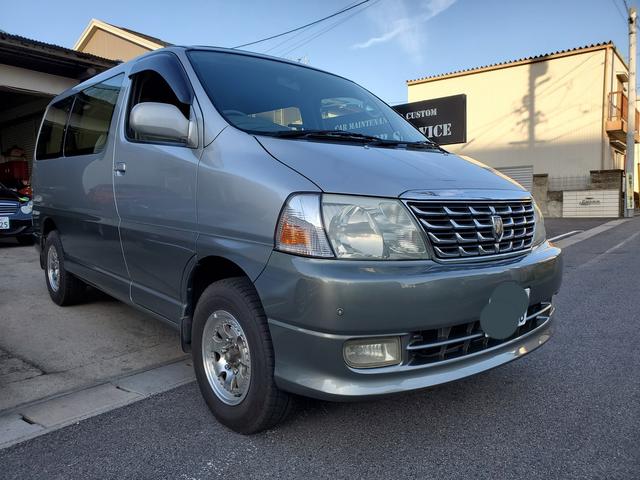 中古車 トヨタ グランドハイエース 3 0ディーゼルターボ 4wd ナビ Etc リアモニターx2 の中古車詳細 151 000km ライトグレーii 愛知県 77万円 中古車情報 中古車検索なら 車選びドットコム 車選び Com