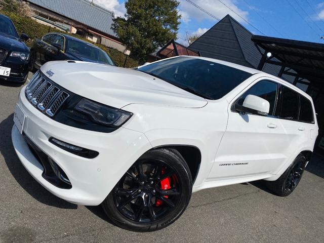 中古車 クライスラージープ グランドチェロキー Srt8 4wd サンルーフ 茶革シート パワーシート ブラックホイール22aw 取説 の中古車詳細 000km ホワイト 愛知県 400万円 中古車情報 中古車検索なら 車選びドットコム 車選び Com
