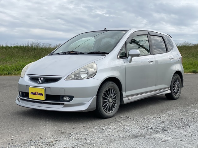 中古車 ホンダ フィット 1 5 T モデューロエアロ 7速モード の中古車詳細 000km 銀 北海道 9 8万円 中古車情報 中古車検索なら 車選びドットコム 車選び Com