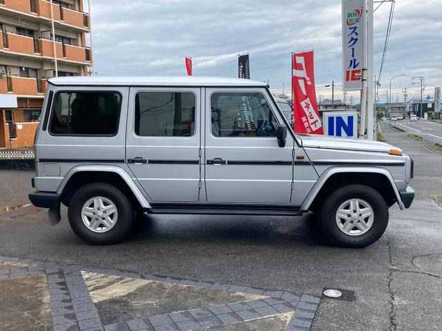 中古車 メルセデス ベンツ ゲレンデヴァーゲン 300ge ロング 4wd 7人乗り ディーラー車 の中古車詳細 30 300km シルバー 愛知県 685万円 中古車情報 中古車検索なら 車選びドットコム 車選び Com