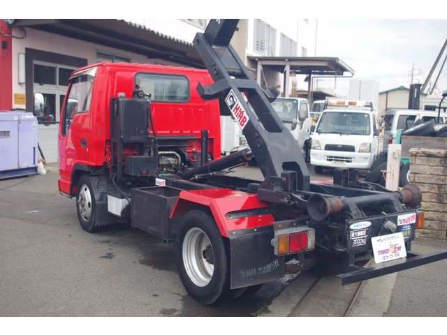 中古車 いすゞ エルフ 脱着装置付コンテナ専用車 アームロール の中古車詳細 74 319km レッド 群馬県 240万円 中古車 情報 中古車検索なら 車選びドットコム 車選び Com