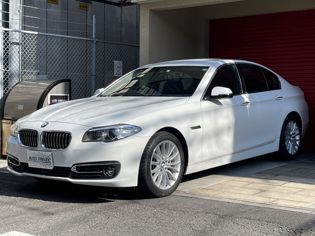 中古車 Bmw 523d ラグジュアリー 後期 Acc 黒革シートベンチレーション の中古車詳細 27 401km アルピンホワイト3 東京都 8万円 中古車情報 中古車検索なら 車選びドットコム 車選び Com