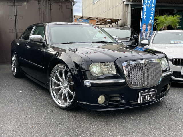 中古車 クライスラー 300 左h車高調22インチ4本出マフラー地デジ の中古車詳細 116 000km ブラック 京都府 万円 中古車情報 中古車検索なら 車選びドットコム 車選び Com