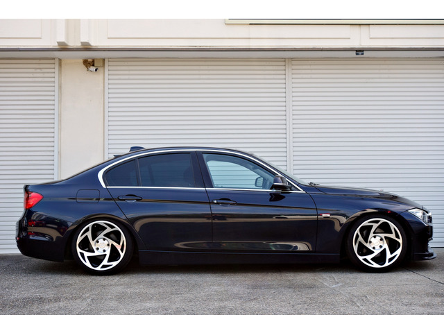 中古車 Bmw 3i 3i ラグジュアリー 黒革シート サンルーフ社外18インチaw の中古車詳細 76 000km ダークブルーm 愛知県 139万円 中古車情報 中古車検索なら 車選びドットコム 車選び Com