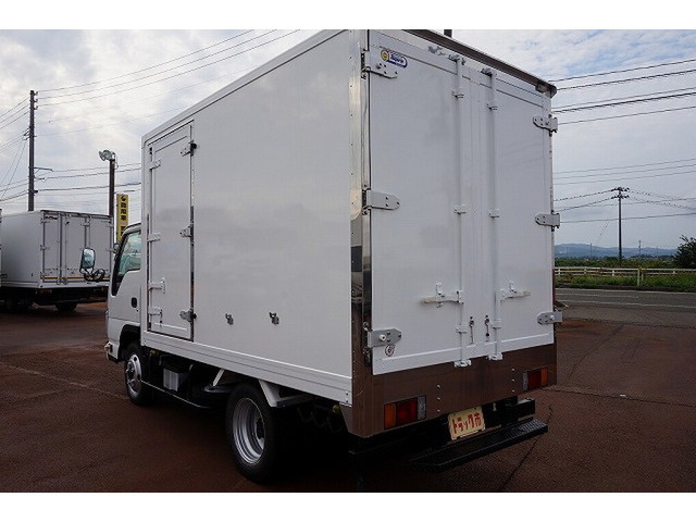 中古車 いすゞ エルフ 1 8t 4wd Ffl 標準 低温冷凍 の中古車詳細 284 370km ホワイト 新潟県 2万円 中古車 情報 中古車検索なら 車選びドットコム 車選び Com