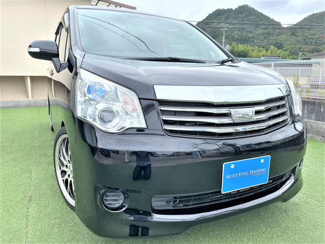 中古車 トヨタ ノア 2 0 X Lセレクション 1オーナー パワスラ 車高調 18アルミ の中古車詳細 800km ブラック 兵庫県 61 7万円 中古車情報 中古車検索なら 車選びドットコム 車選び Com