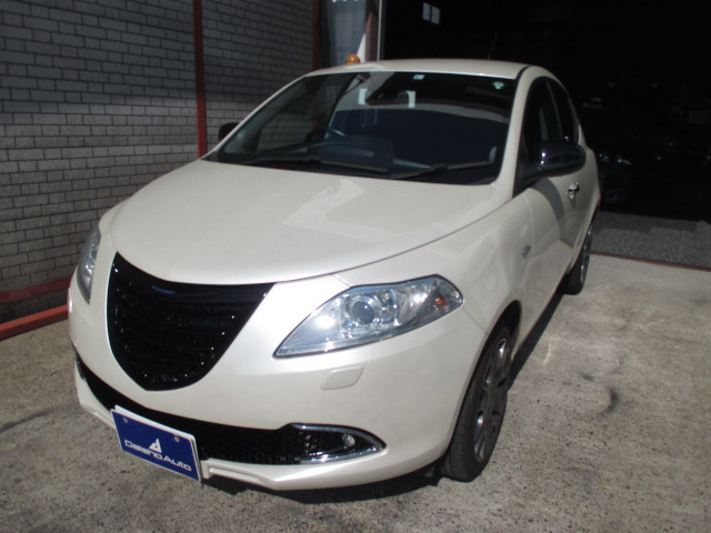 中古車 クライスラー イプシロン プラチナ ツインエアエンジン の中古車詳細 35 000km パールホワイト 大阪府 78万円 中古車 情報 中古車検索なら 車選びドットコム 車選び Com