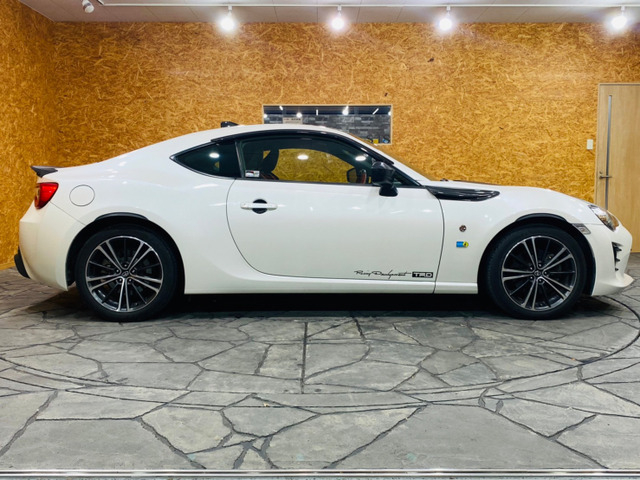 中古車 トヨタ 86 2.0 GT リミテッド 後期フェイス 純正ナビ カーボン 