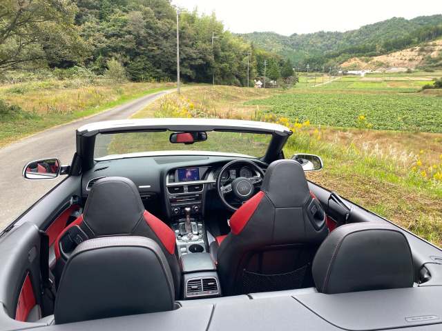 中古車 アウディ S5カブリオレ 3.0 4WD 純正4本出すマフラー