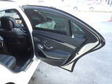 後席ドアトリムにはシェードが内蔵されてます!