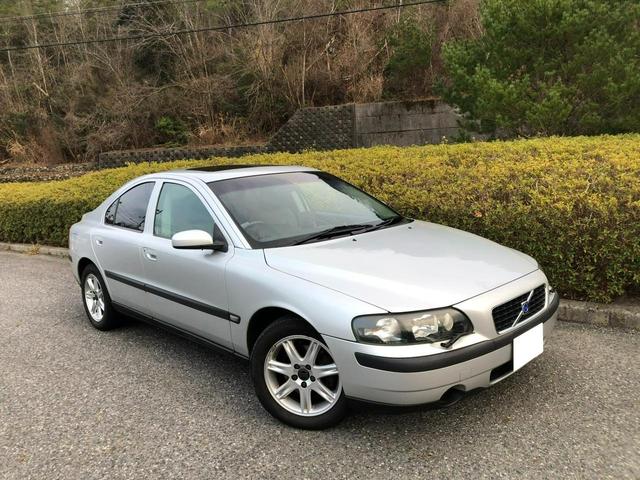 中古車 ボルボ S60 2 4 サンルーフ 黒革シート シートヒータ の中古車詳細 35 000km シルバー 兵庫県 29万円 中古車 情報 中古車検索なら 車選びドットコム 車選び Com