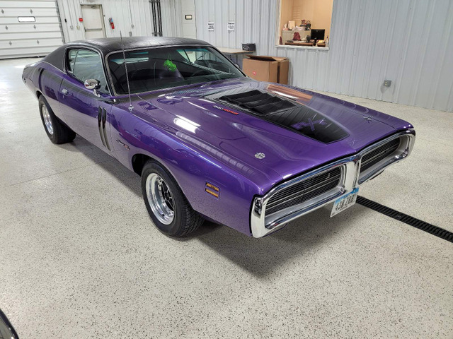 中古車 ダッジ チャージャー スーパーチャージャー の中古車詳細 19 340km パープル 神奈川県 価格応談 中古車情報 中古車 検索なら 車選びドットコム 車選び Com