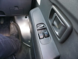 運転席助手席はパワウィンドウついています。