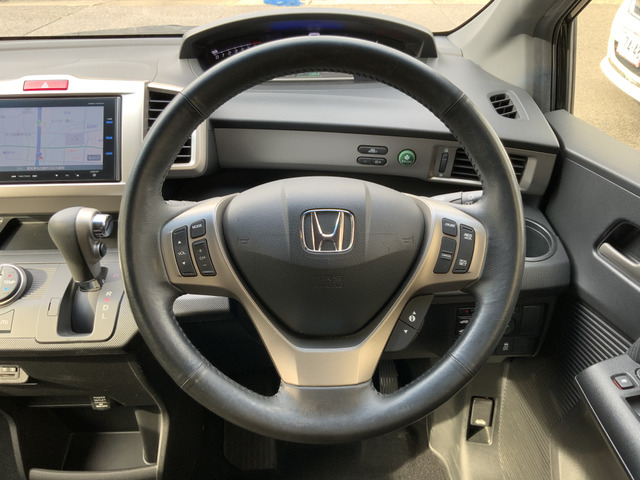 中古車 ホンダ フリードスパイクハイブリッド 1 5 ジャストセレクションプラス 純正ナビ フルセグ Dvd Hid の中古車詳細 110 300km ブラック 三重県 78万円 中古車情報 中古車検索なら 車選びドットコム 車選び Com