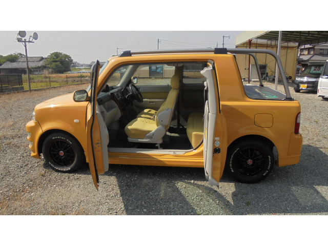 トヨタ bBオープンデッキ 1.5に付いてました 奇跡のピックアップ!! トヨタ bBオープンデッキは今見ても感心し
