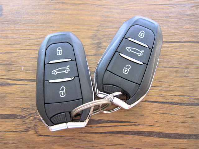 中古車 プジョー 308 アリュール ナビ バックカメラ Cセンサー の中古車詳細 44 000km レッド 大阪府 85万円 中古車 情報 中古車検索なら 車選びドットコム 車選び Com