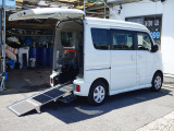 エブリイワゴン ウィズ 車いす移動車 左右分割式リアシート付 スローパー電動ウィン...