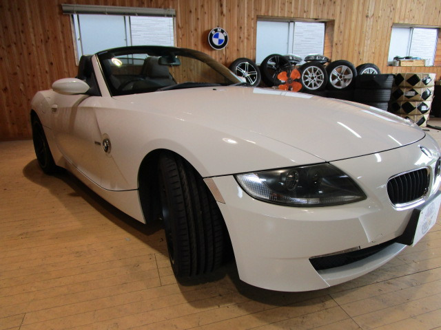 中古車 BMW Z4 ロードスター 2.5i タイヤ4本新品 バッテリ新品 黒レザー の中古車詳細 (64