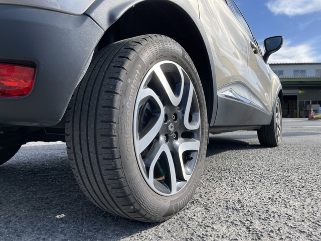 ルノー キャプチャー アニヴェルセル 限定車・ナビ・フルセグ・ETC・R