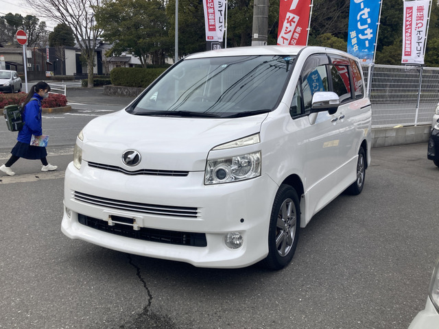 中古車 トヨタ ヴォクシー 2.0 ZS 煌II ETC バックカメラ ナビ TV の