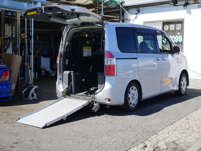 トヨタ ノア 福祉車両電動スロープ車いす2脚 の中古車詳細 (68,483km