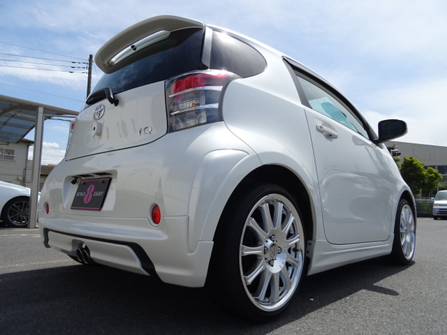 中古車 トヨタ iQ 1.0 100G レザーパッケージ モデリスタエアロ カールソン17AW の中古車詳細 (58,969km, パールホワイト,  千葉県, 88万円) | 中古車情報・中古車検索なら【車選びドットコム（車選び.com）】