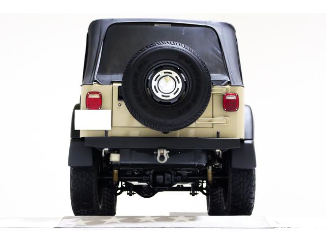 中古車 クライスラージープ ラングラー スポーツ ソフトトップ 4WD スポーツ 4WD 5速マニュアル車 ソフトトップ リフトアップ CD ETC  の中古車詳細 (79,000km, マットベージュ, 群馬県, 168万円) | 中古車情報・中古車検索なら【車選びドットコム（車選び.com）】