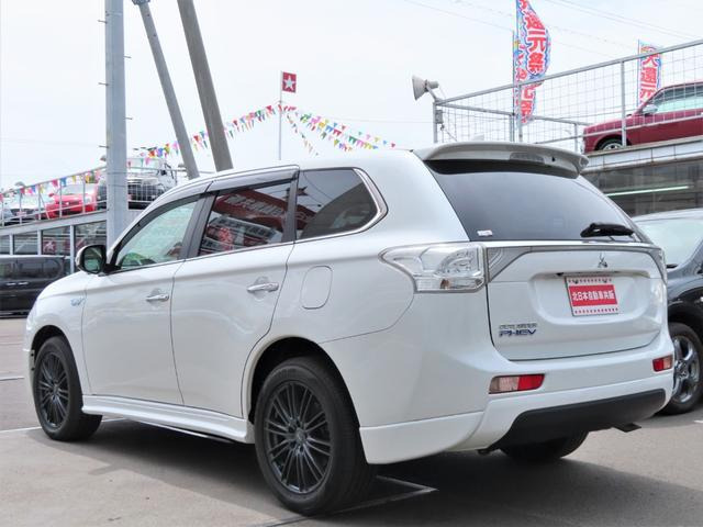 中古車 三菱 アウトランダーPHEV 2.0 G ナビパッケージ 4WD 衝突軽減