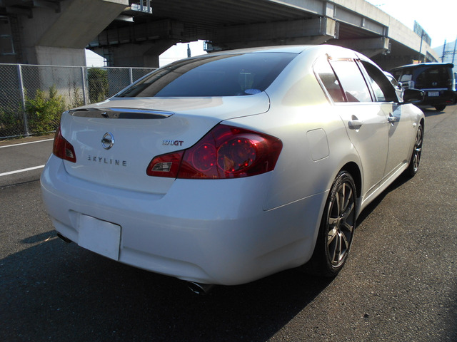 中古車 日産 スカイライン 3.7 370GT タイプSP サンルーフ 黒革シート