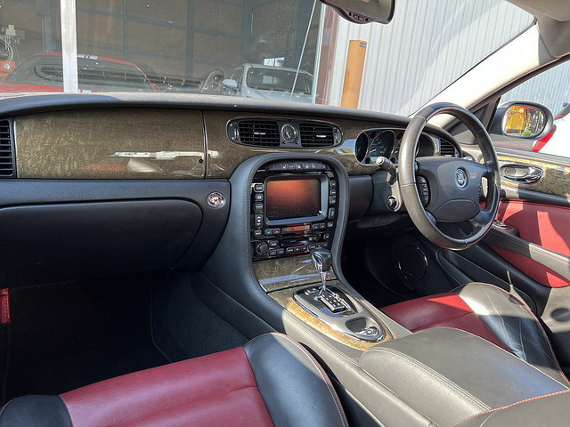 中古車 ジャガー XJ XJR の中古車詳細 (70,593km, ホワイト, 大阪府