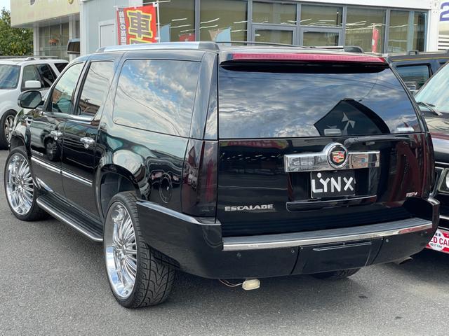 中古車 キャデラック エスカレード 6.2 ESV 4WD クライメイト