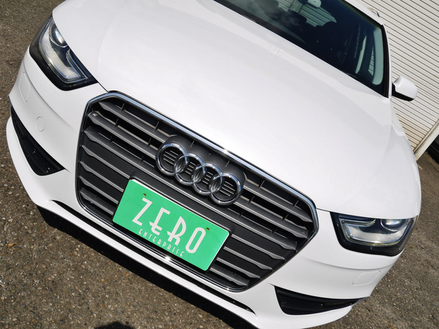 アウディ A4アバント 2.0 TFSI 後期RS4グリル新品プッシュ