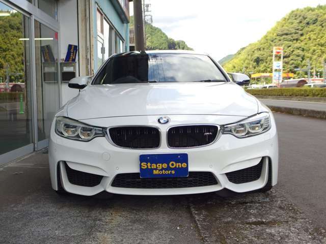 中古車 BMW M4クーペ 3.0 ベース ワンオーナー カーボンルーフ 禁煙 の