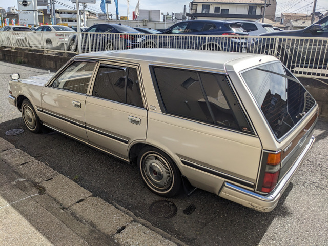 中古車 日産 セドリックワゴン 2.0 V20E SGL 7人乗り・ノーマル車