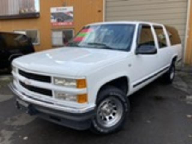 サバーバン  本革ベンチシート Cノッチ加工済み ナビフルセグ Bカメラ