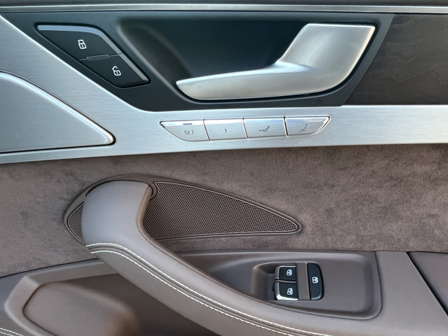 アウディ A8 L 4.0 TFSI クワトロ 4WD サンルーフ 後席モニター ナビ
