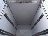 荷台内寸:320×175×190 R1年製 箱厚み5.5cm 左サイドスライドドア ラッシングレール2段(53cm/125cm) 水抜き穴F1対 荷室LED2個