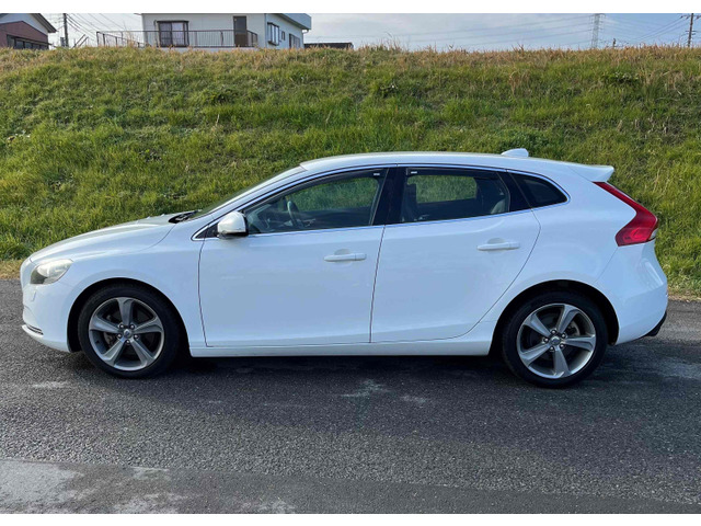 中古車 ボルボ V40 T4 SE ☆美車☆人気パールホワイト☆ の中古車詳細 (53,184km, パールホワイト, 東京都, 78.6万円) |  中古車情報・中古車検索なら【車選びドットコム（車選び.com）】